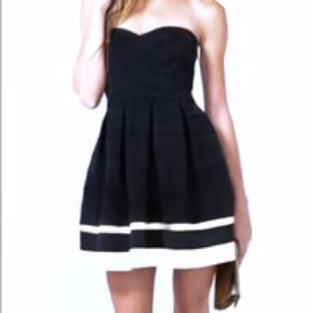 SANS SOUCI Black Strapless Dress with White Stripes